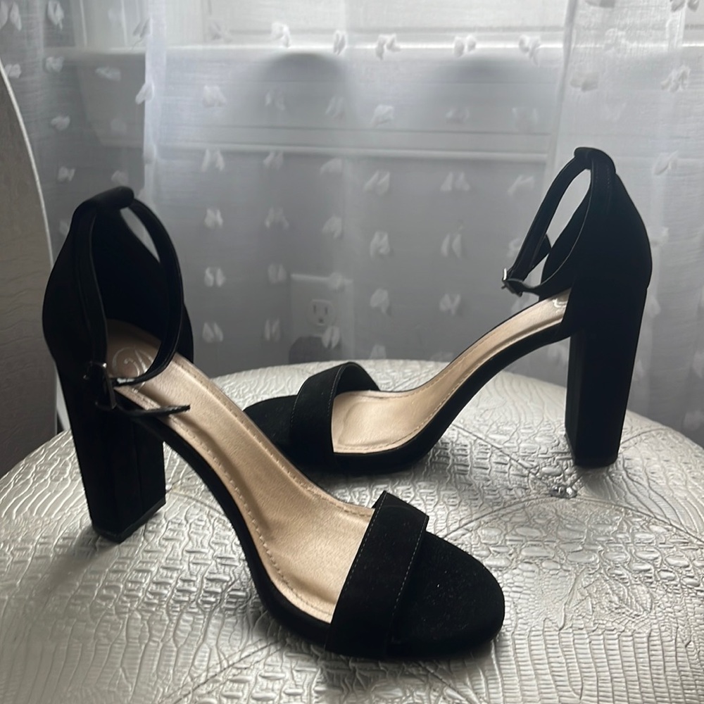 Dolce Vita Black Heels, Size 8, 4 inch heel